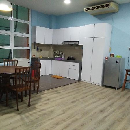 Xenia Homestay Kuching Eksteriør billede